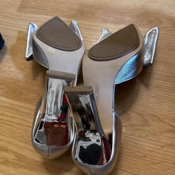 Silver bow heels - Picture 2 of 2